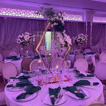 Блестящи златни централните елементи на сватбената маса Поставки за цветя, вази, пътни настилки, украса за парти