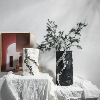Керамични вази, издълбани ръчно кухи черно-бели модели спални, тапицирани украса, сухи цветя, цветни вложки, хол