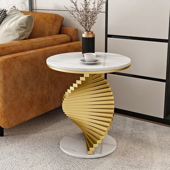 2022 масичка за кафе от скандинавския мрамор прост креативен модерен ъглов диван в хола, малко светлина, луксозен балкон, просто малка кръгла маса