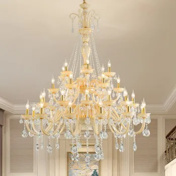 Големи кристални полилеи, луксозен хол, вила, ресторант, лестничный лампа в лобито на хотела висок клас, лампи във формата на свещи от шампанско и злато